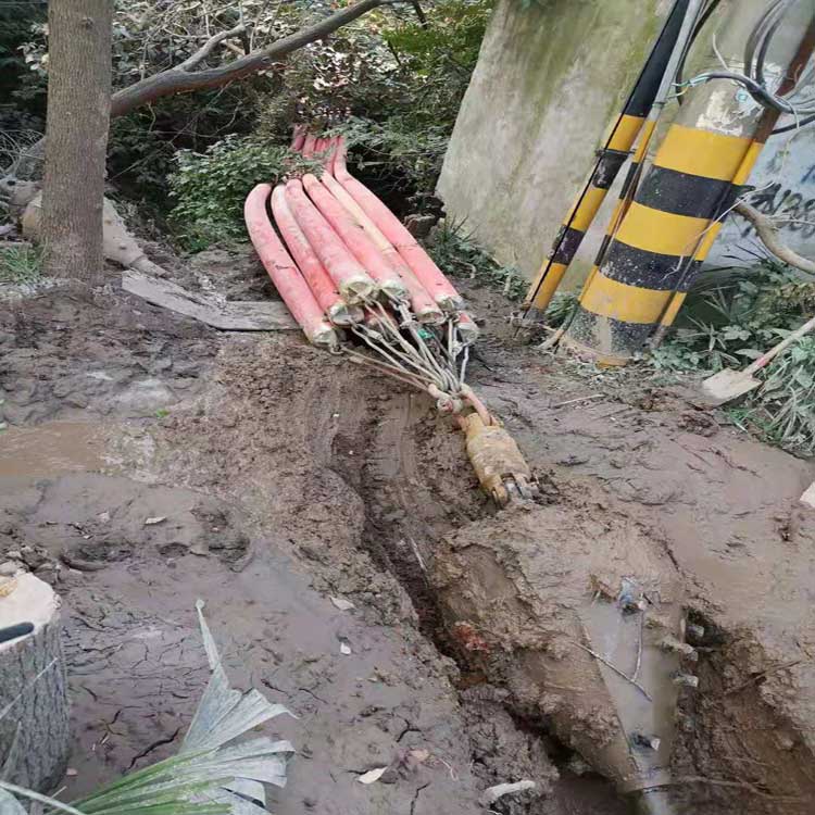 蓝山拖拉管